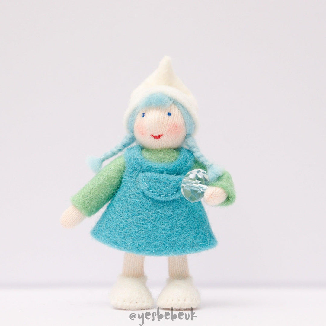 Pocket Winter Dwarf Girl with Crystal