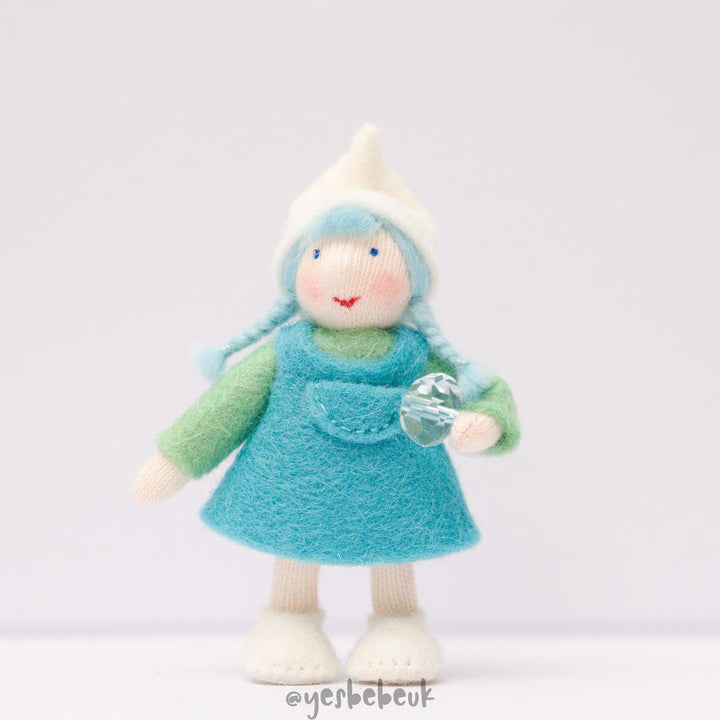 Pocket Winter Dwarf Girl with Crystal