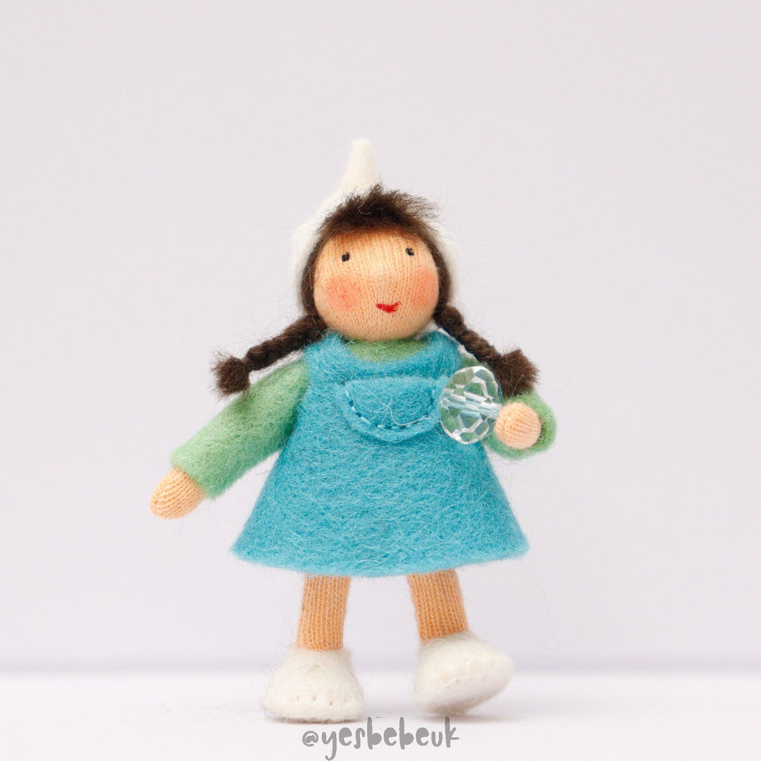 Pocket Winter Dwarf Girl with Crystal