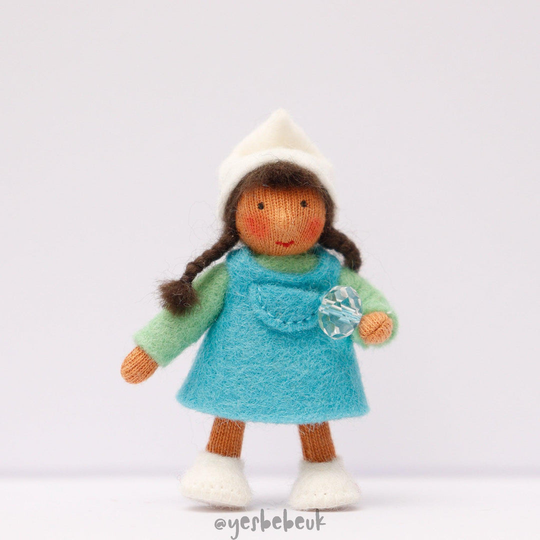 Pocket Winter Dwarf Girl with Crystal